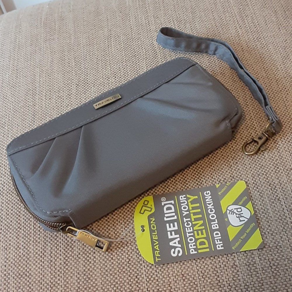 Travelon RFID Blocking Zip Wallet